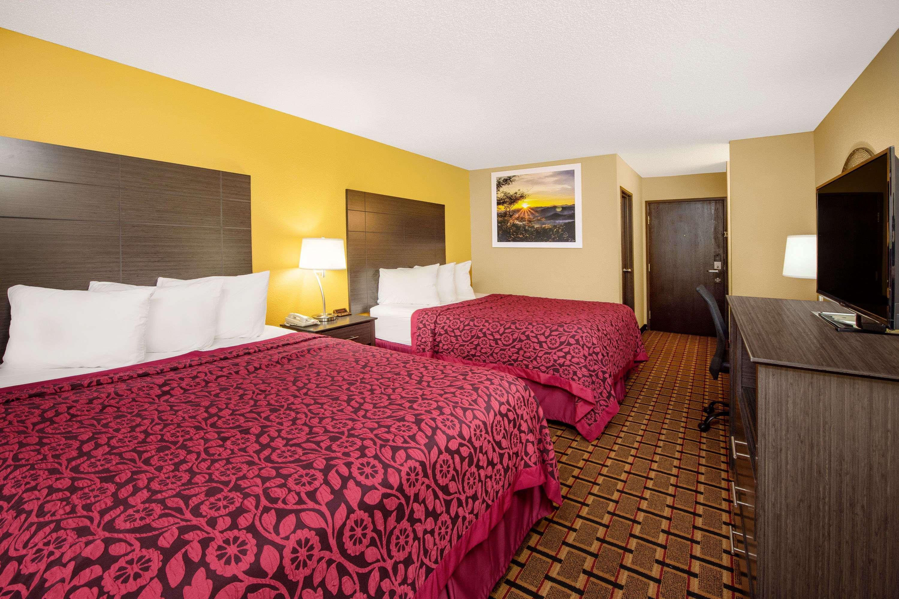 Days Inn By Wyndham Carthage Exterior foto