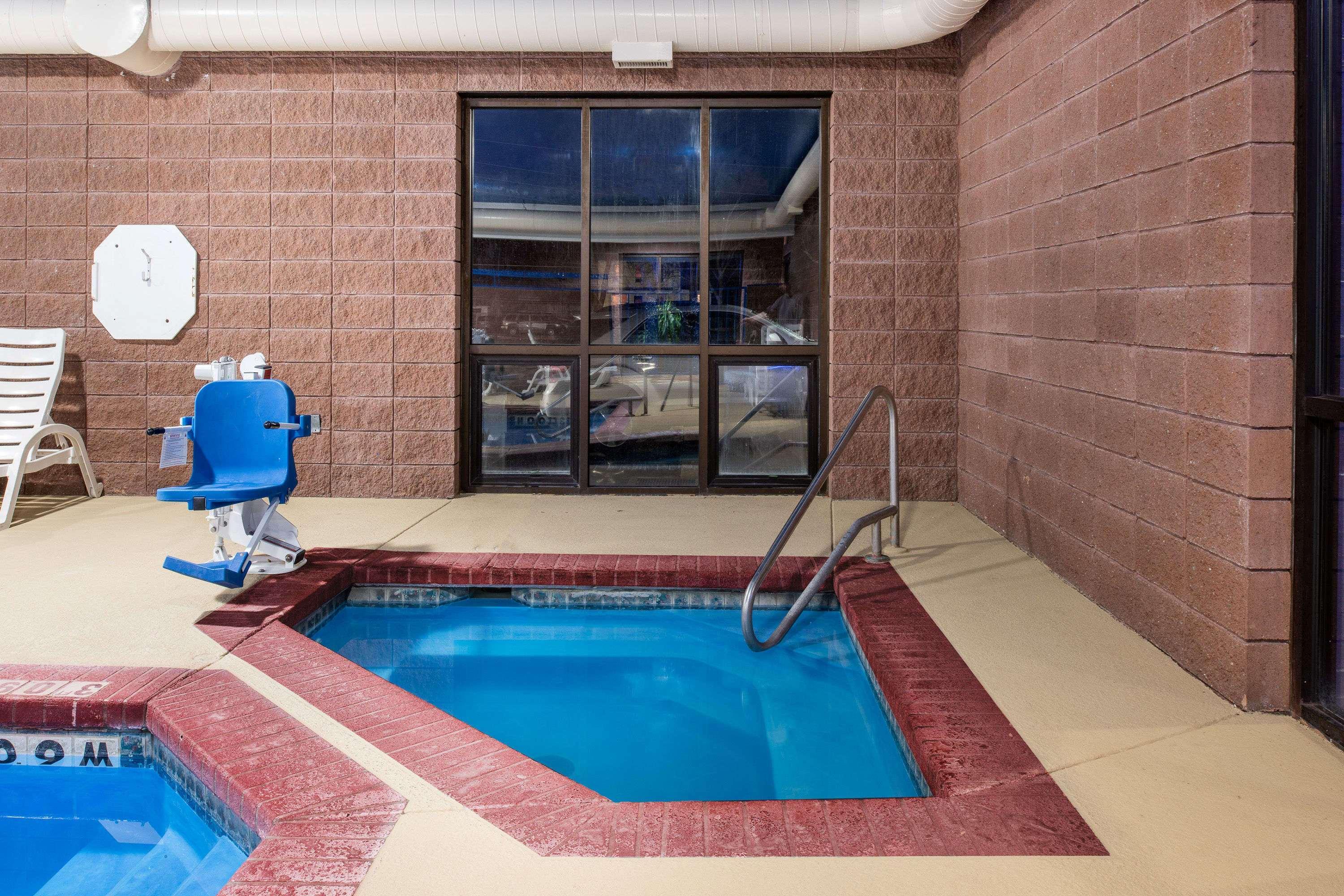 Days Inn By Wyndham Carthage Exterior foto
